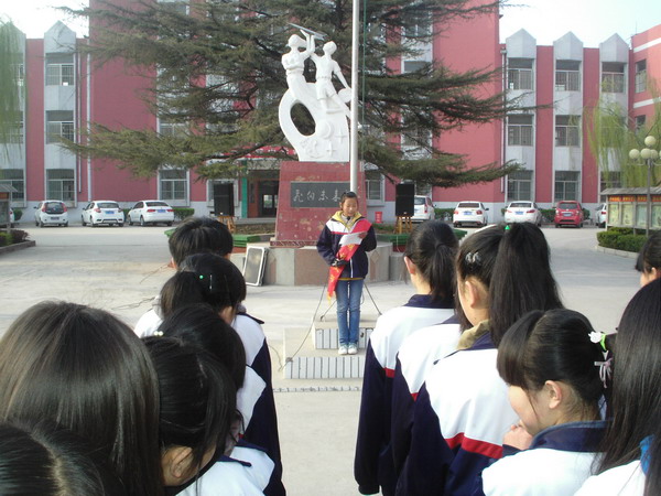 全县中小学精心开展“清明时节忆先烈”爱国主义主题系列教育活动
