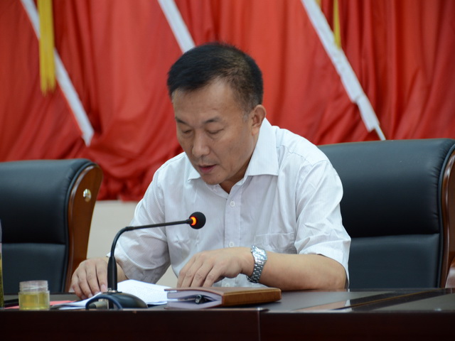 县教育体育局党委书记李成伟同志上“三严三实”专题党课