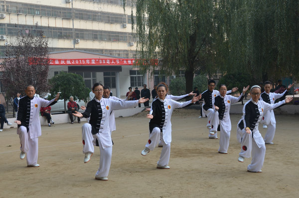 全县庆祝2015年度“九九老人节”太极拳剑比赛隆重举行