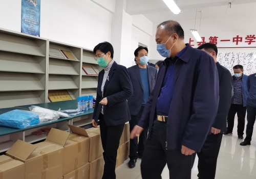 县委书记李志红检查学校疫情防控和开学准备工作