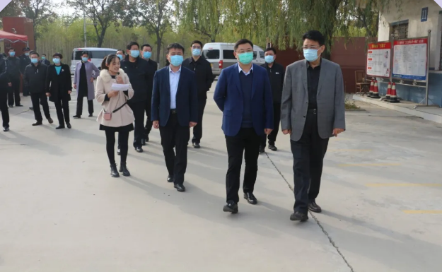县人大副主任韦国强到次邱镇调研教育系统国有资产管理情况