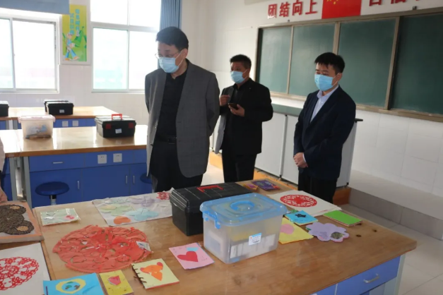 县人大副主任韦国强到次邱镇调研教育系统国有资产管理情况