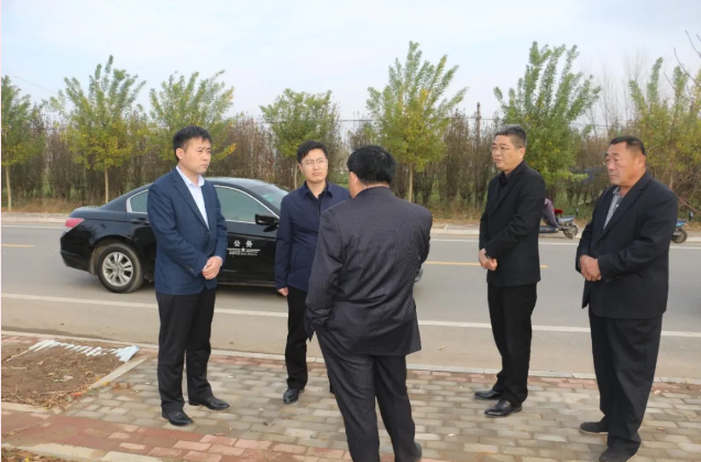 县政府副县长、县水利基础设施建设指挥部指挥长裴艳昌到次邱镇督导村内自来水管网对接 ...