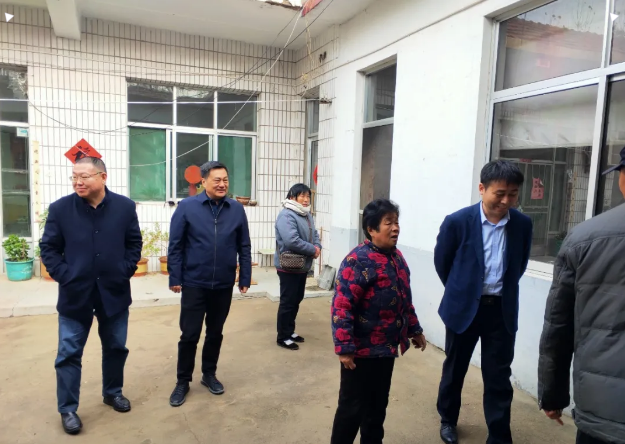 省住建厅张新华处长到次邱镇检查电代煤工作