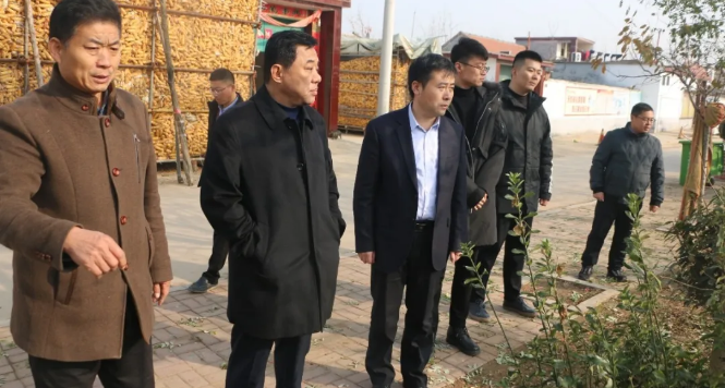 县委常委、政法委书记李兆岚到次邱镇开展民意“5”来听调研行动