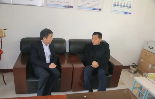 县委常委、政法委书记李兆岚到次邱镇开展民意“5”来听调研行动