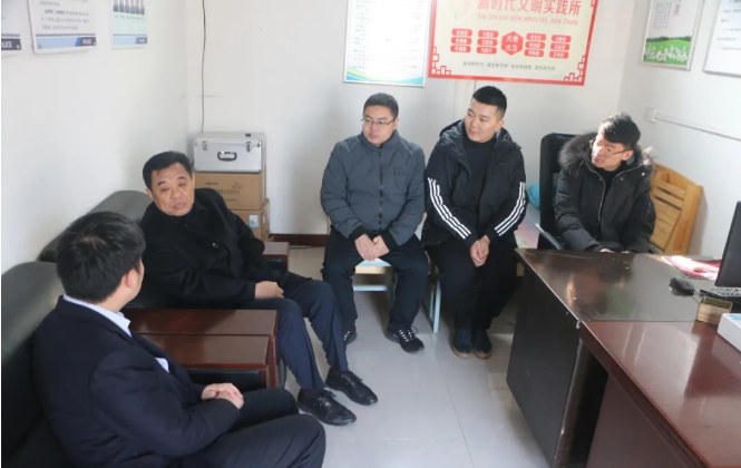 县委常委、政法委书记李兆岚到次邱镇开展民意“5”来听调研行动