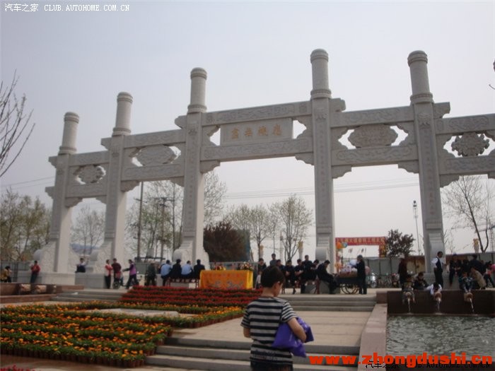 汶上宝相寺景区之礼佛大道.jpg