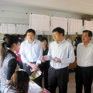 上县2010年大型现场人才招聘及工会促进就业创业招聘会隆重举办