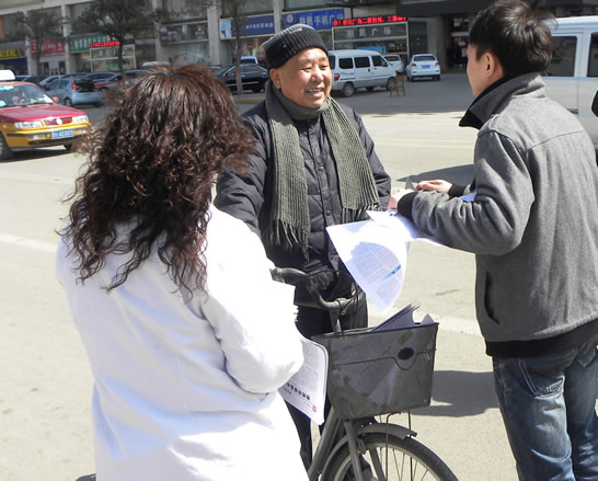 汶上县在联润广场开展世界防治结核病日主题宣传和春季健康知识宣传活动