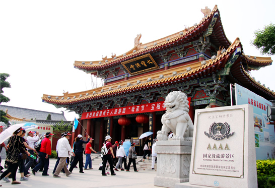 江苏徐州千人旅游团来汶上县宝相寺景区参观游览