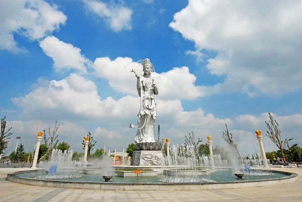 “高铁自由风，好客山东行”媒体记者采风团来汶上宝相寺景区和莲花湖湿地进行实地采访 ...