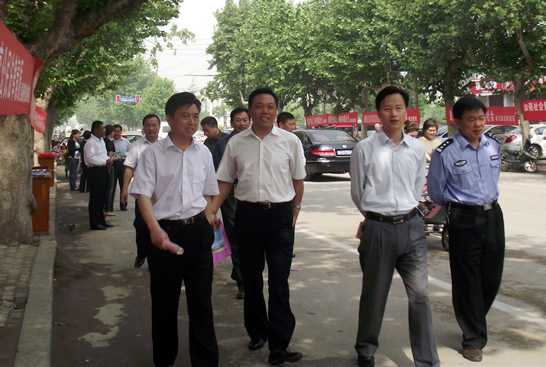 汶上县组织开展社会治安综合治理集中宣传日活动