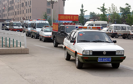 汶上县开展《公路安全保护条例》等交通法规宣传活动