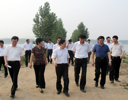 济宁市委副书记、市长梅永红副市长侯端敏来汶上县检查指导防汛工作。