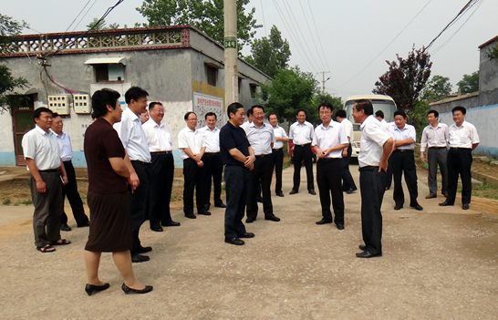 济宁市委副书记张术平来汶上县视察农村六大重点工程实施情况并慰问困难党员