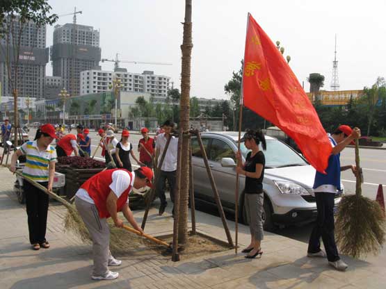 汶上县慈善总会组织义工开展“争创文明城市”慈善劳动公益活动