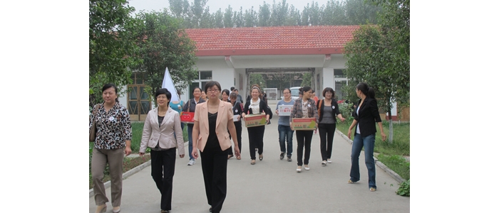 汶上县妇联组织开展“迎双节，送温暖”活动 关爱孤寡老人和留守儿童