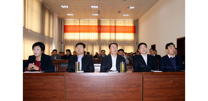 汶上县组织党员干部群众收看党的十八大开幕盛况