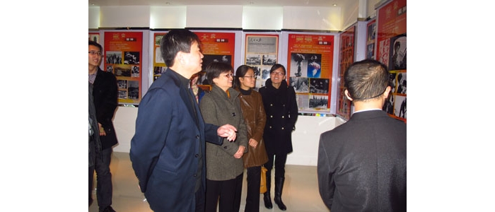 汶上县妇联组织全体党员干部参观党性教育展馆