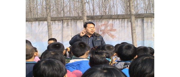 汶上县苑庄镇白塔小学开展应急疏散演练活动