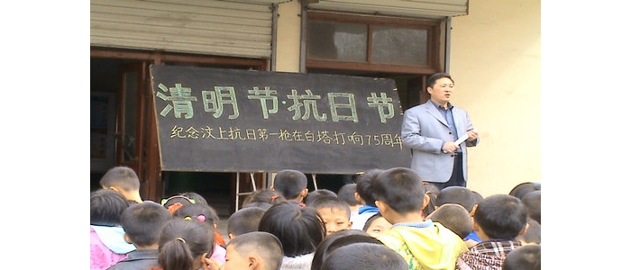 汶上县苑庄镇白塔小学举行清明节爱国主义教育活动