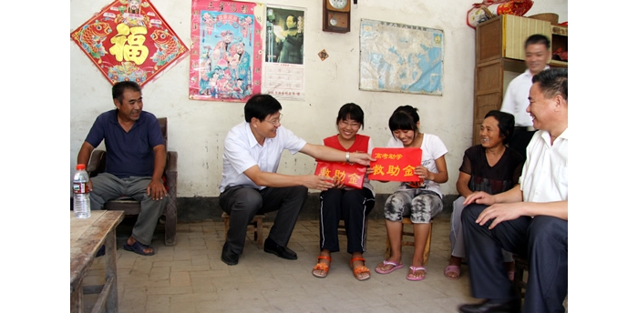 汶上县委副书记、县长孙琪走访慰问高考特困新生