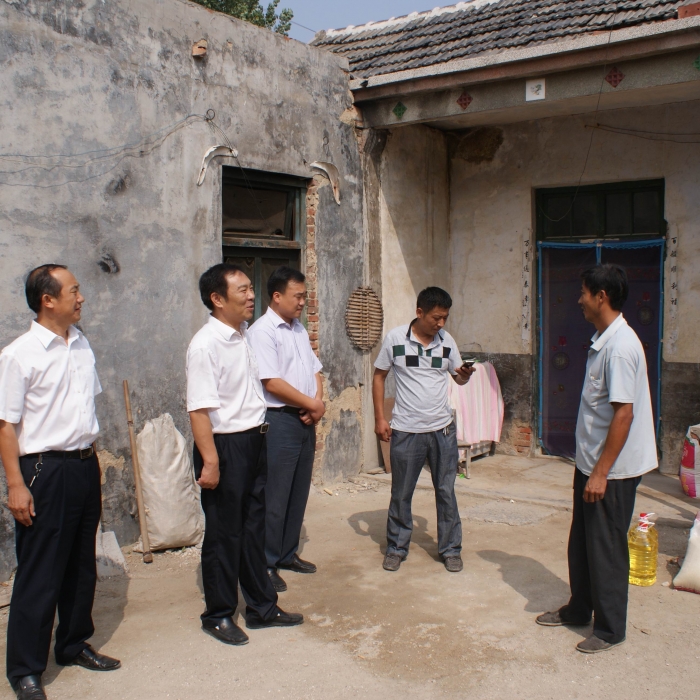 汶上县药监局对21户贫困家庭进行走访慰问
