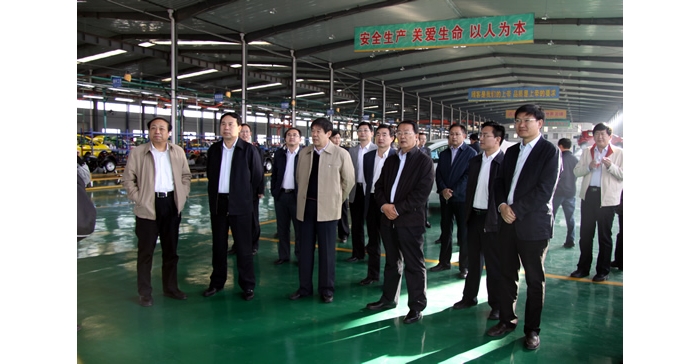 济宁市第三季度工业项目现场观摩会议与会人员 来汶上县现场观摩工业发展情况