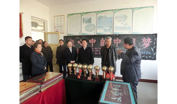 山东省关工委法制教育指导组姚成林来汶视察关心下一代工作