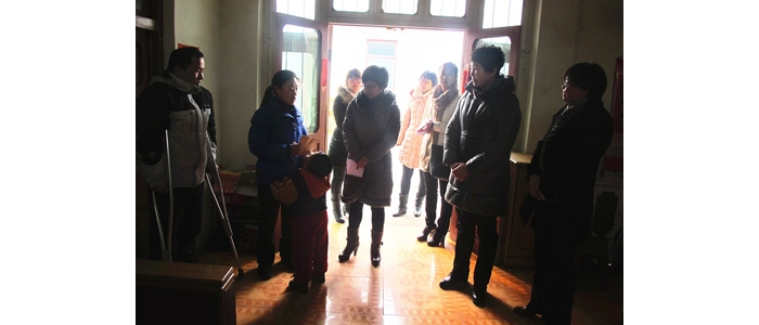 济宁市妇联王薇到汶上郭楼镇王府庄村慰问“孔孟之乡十大孝星”