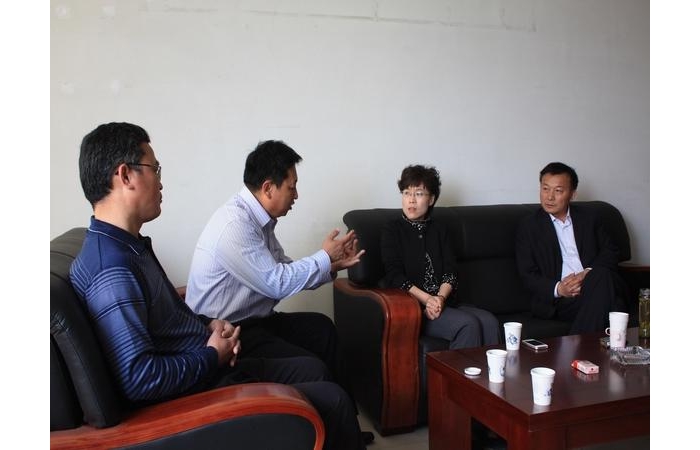 赵鑫到县高考补习学校和圣泽中英文学校调研
