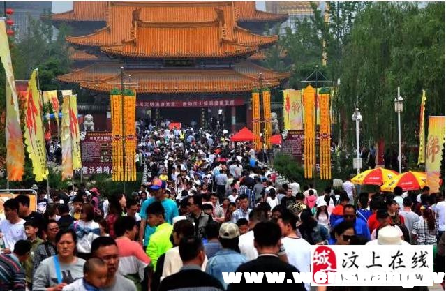 汶上宝相寺佛光神奇显现，数万游客有缘沐浴佛光