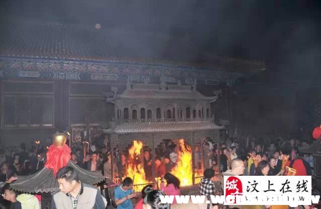 汶上宝相寺佛光神奇显现，数万游客有缘沐浴佛光