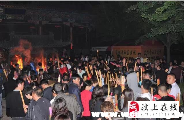 汶上宝相寺佛光神奇显现，数万游客有缘沐浴佛光