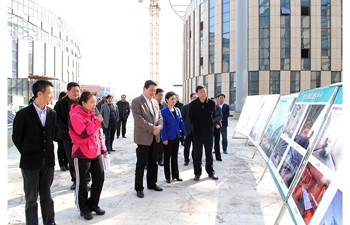 省总工会工会副主席赵立群来我县调研指导职工服务中心建设工作