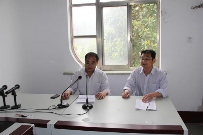 县第一实验中学召开七、八年级家长会