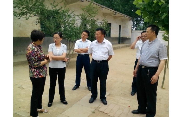 赵县长调研校舍安全工作