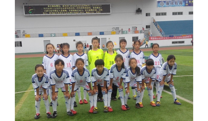 汶上：一农村小学女子足球队参加省锦标赛载誉归来