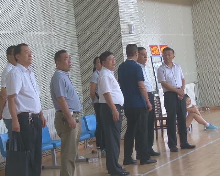 田县长视察济宁市第十四届运动会篮球比赛赛事情况