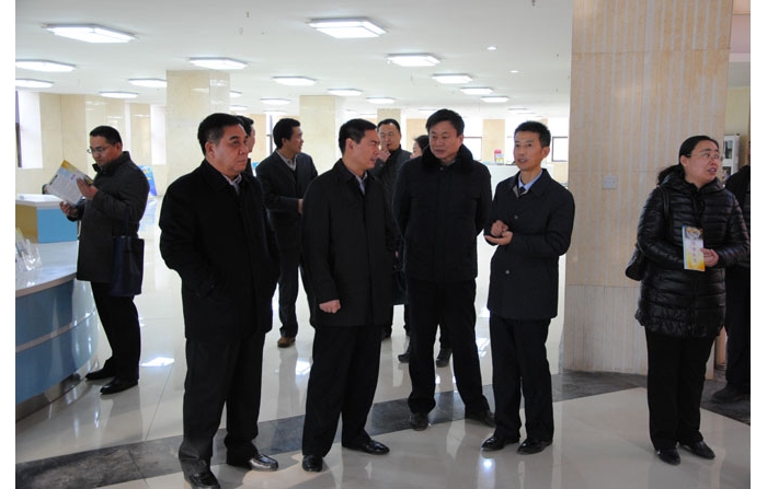 市总工会领导来我县检查验收职工服务中心