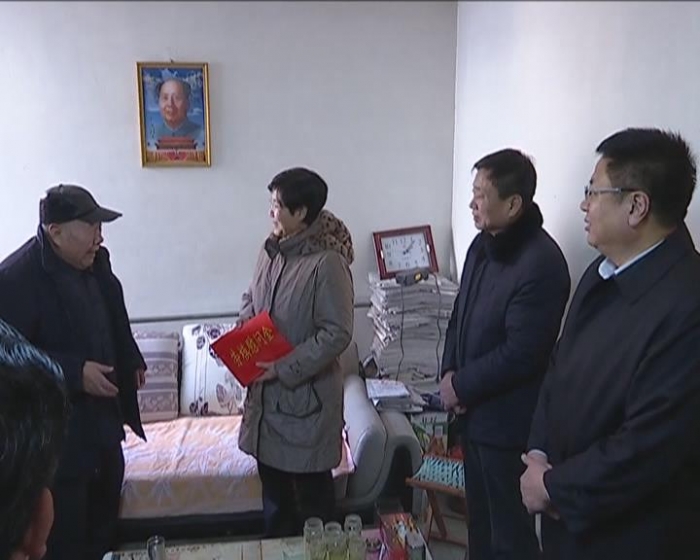 县总工会开展元旦春节“送温暖”活动