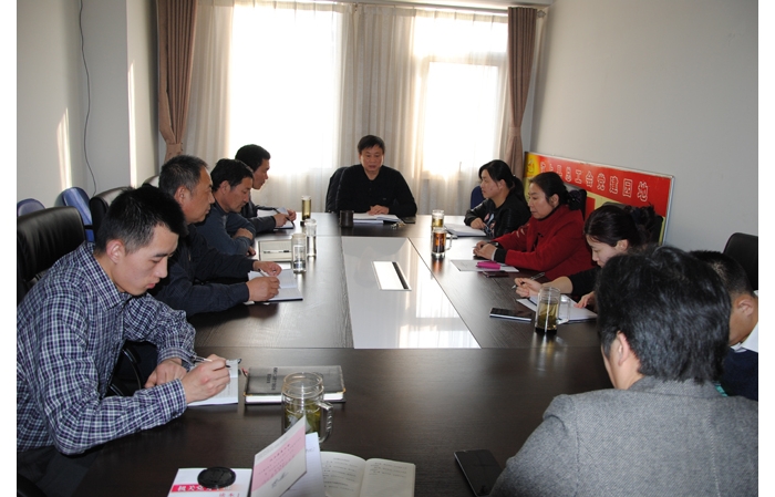 县总工会举办“担责干事”专题辅导讲座