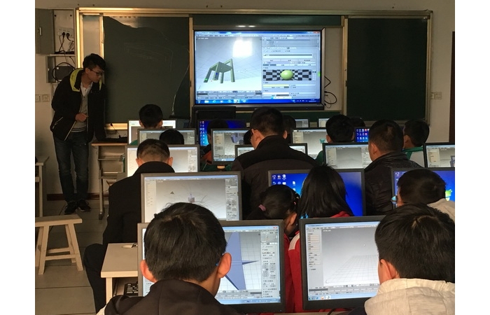 县教体局举办首期3D打印创意设计培训班