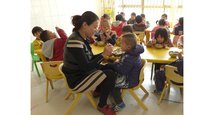 “师德典型在身边”——白石镇中心幼儿园教师沈华
