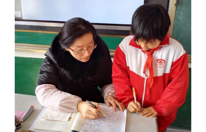 “师德典型在身边”——汶上镇西门小学教师汪晓红