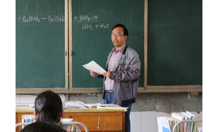 “师德典型在身边”——郭楼镇中学教师李大民