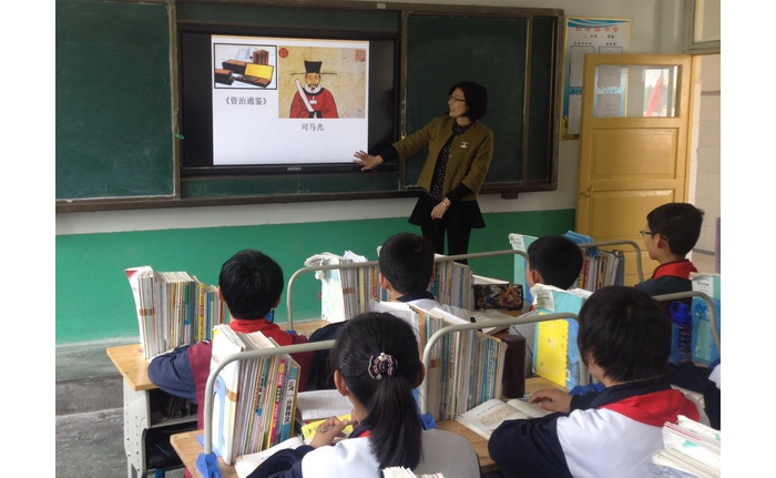 “师德典型在身边”——白石镇中学教师胡彦青