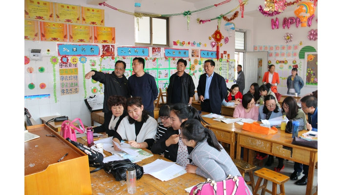县教体局局长姬广乐一行慰问指导薄弱学科培训工作