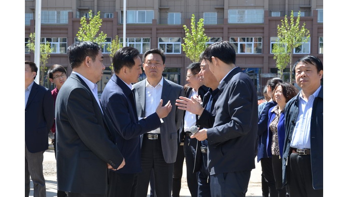 县人大常委会视察调研解决城镇普通中小学大班额问题工作